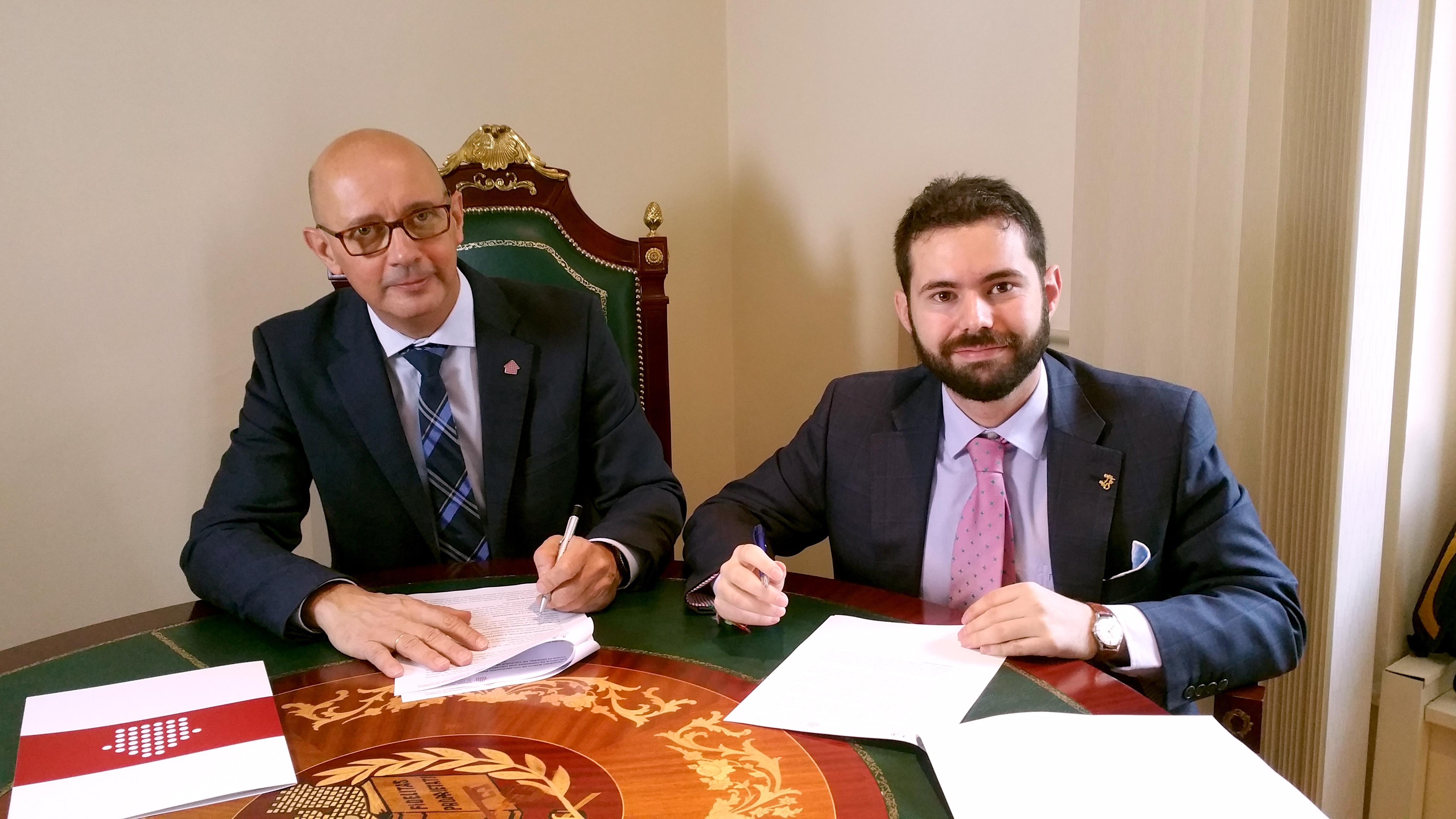 El secretario de Organización de la Confederación Española de Personas con Discapacidad Física y Orgánica (COCEMFE), Daniel Aníbal García, y el presidente del Consejo General de Colegios de Administradores de Fincas de España (CGCAFE), Salvador Díez, han firmado un convenio marco de colaboración