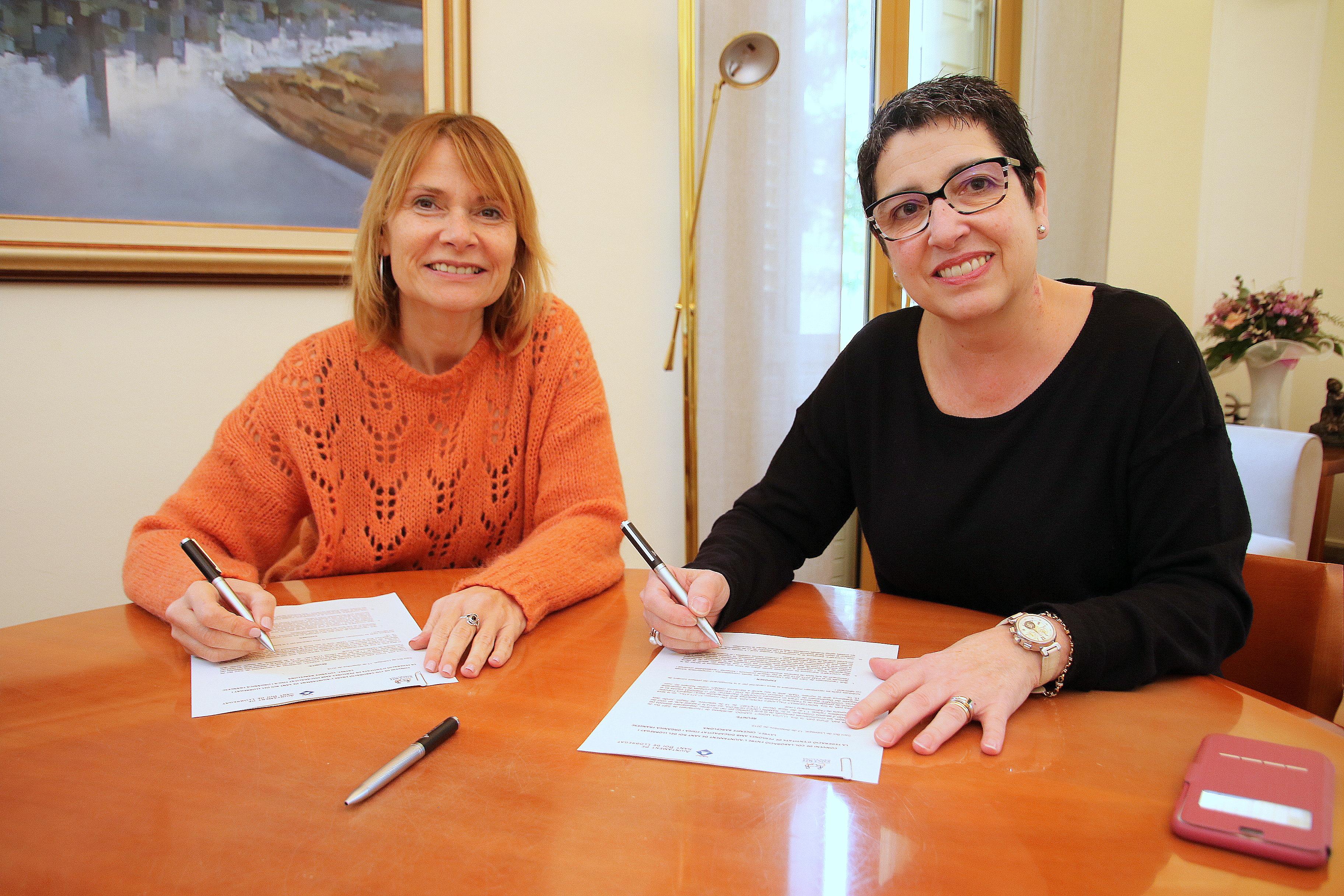 La alcaldesa de Sant Boi de Llobregat, Lluïsa Moret i Sabidó, y la presidenta de COCEMFE Barcelona, Montserrat Pallarès Parellada, fueron las encargadas de formar el convenio. COCEMFE Barcelona i l’Ajuntament de Sant Boi de Llobregat col·laboren en un projecte per suprimir barreres arquitectòniques a la llar