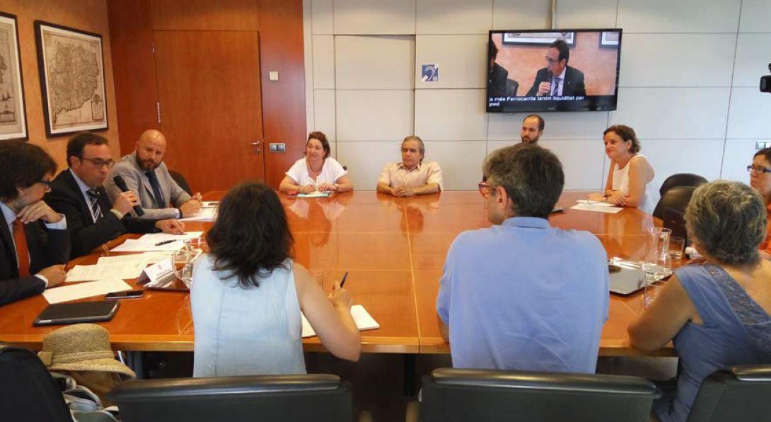 El conseller Rull es reuneix amb entitats de discapacitats físics i sensorials El conseller Rull es reuneix amb entitats de discapacitats físics i sensorials per atendre les seves necessitats de mobilitat