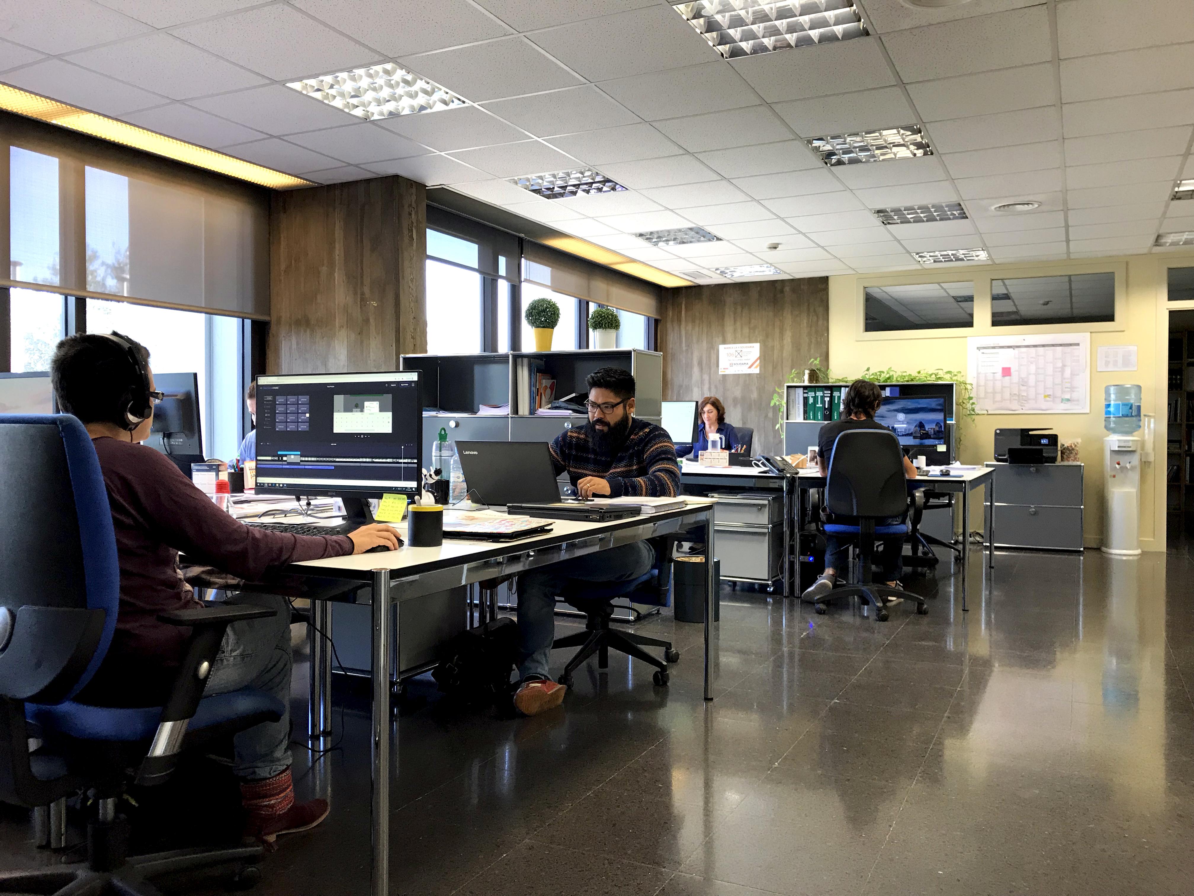Imatge de l'oficina de COCEMFE Barcelona on s'ofereixen nous serveis. COCEMFE Barcelona ofereix nous serveis per a persones amb discapacitat, empreses i institucions