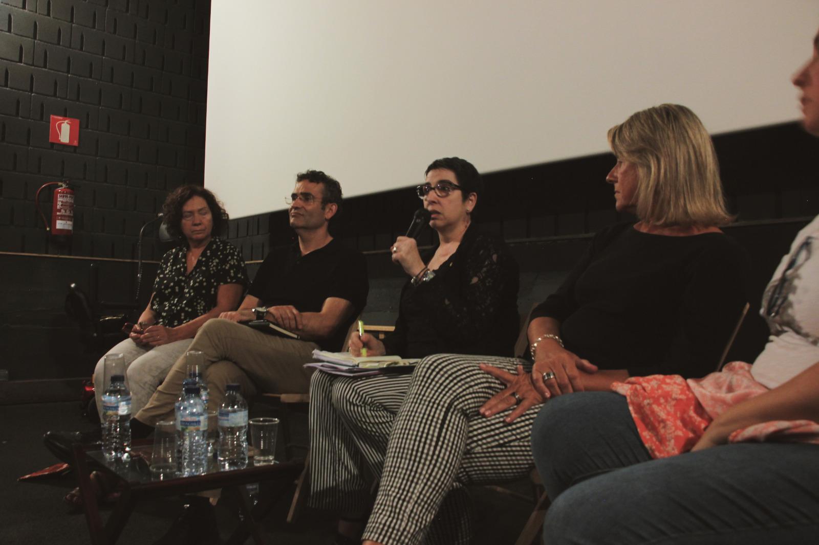 Representants de COCEMFE Barcelona, de l'IMPD, del I Congrés sobre el dret a l'autonomia personal i protagonistes del documental en un moment del debat.